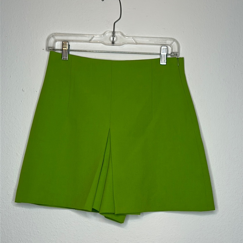 ZARA LIME GREEN HIGH WAIST SKORT With Side Zipper Size Small Like New